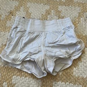 White high rise lululemon hotty hot shorts 2.5 length